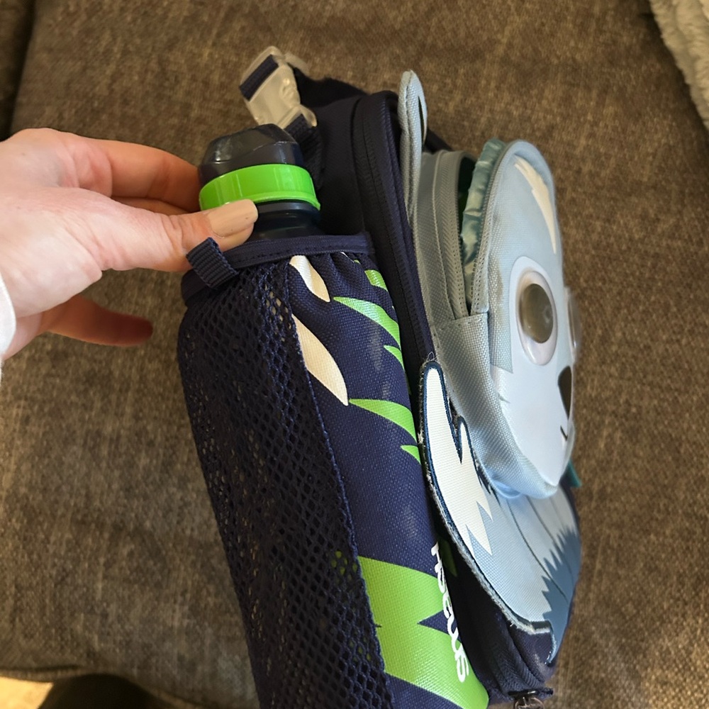 Smash Wolf Lunch Bag with Water Bottle - Picture 4 of 6